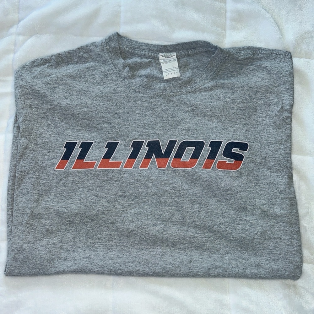 University of Illinois vintage t shirt!